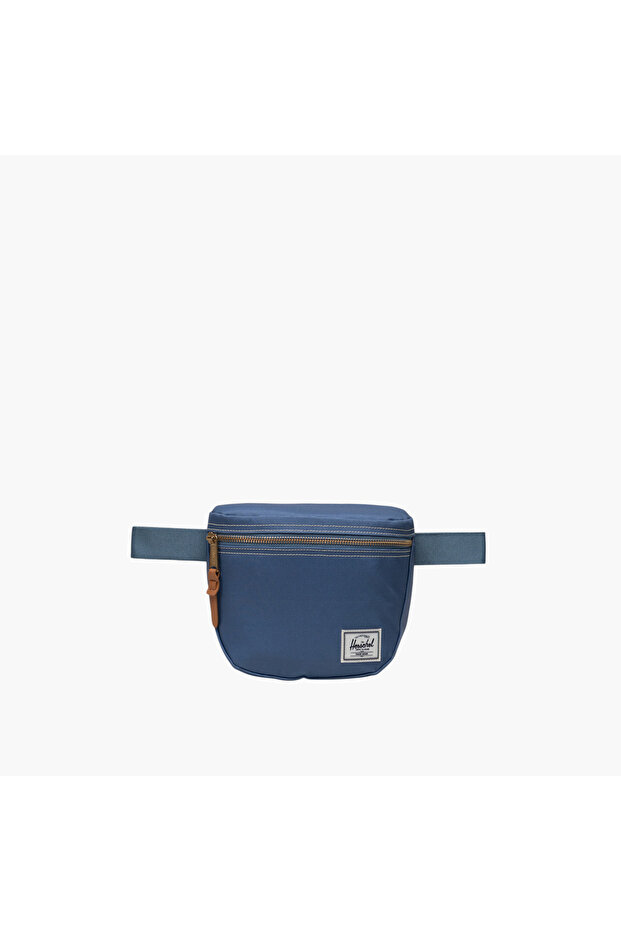 حقيبة خصر متينة بسحاب من شركة Herschel Supply Co