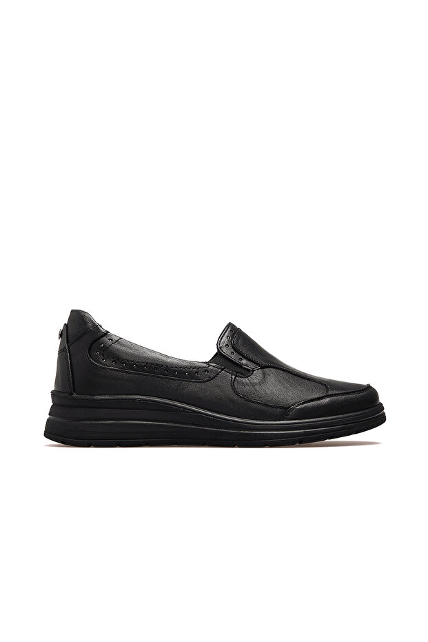Faye Women's Leather Bone Protrusion Comfort Casual Shoes 25K 21327 Z Black