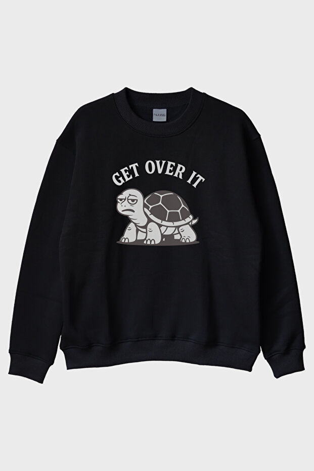 سترة GET OVER IT سلحفاة مطبوع سوداء اللون برقبة دائرية