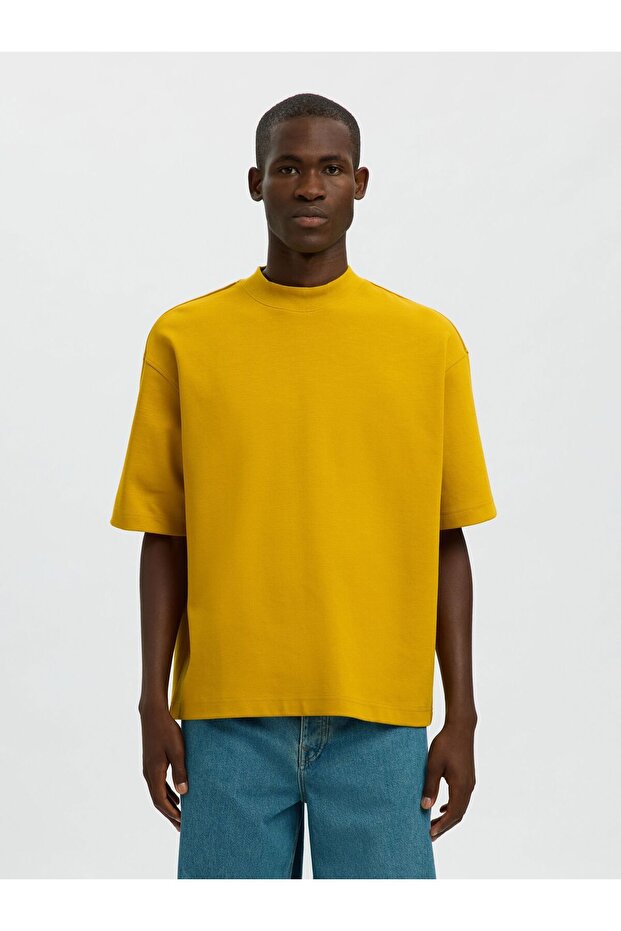 Tricou cu guler înalt - 1