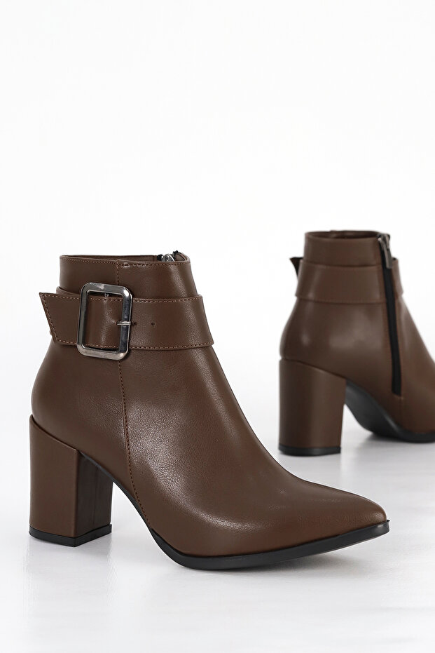Hnm 001 Buckle Detailed Zippered Boots