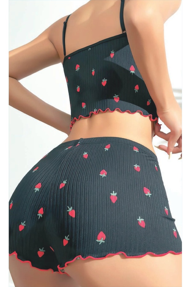 طقم شورت بنقشة الفراولة السوداء – موديل مريح بحمالات - 2