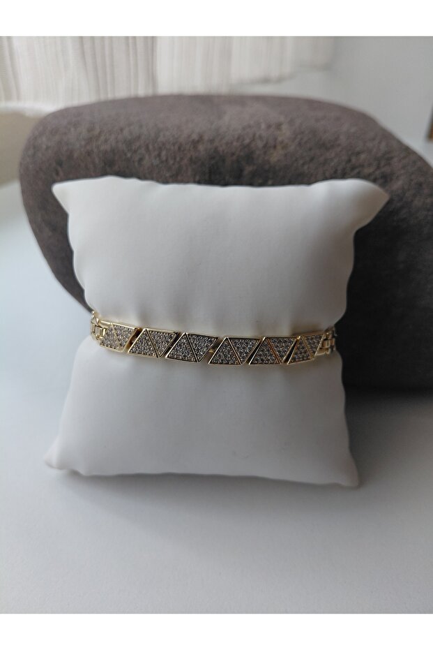 Xuping Zircon Stone Triangle Pyramid Model Bracelet