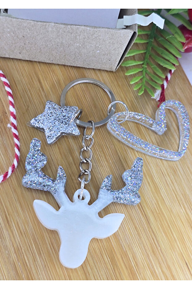 New Year's Keychain Stylish Metal Keychain with Deer, Star and Heart Figures Set of 3