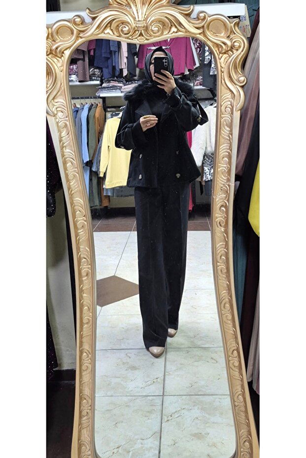 Cashmere coat with fur collar