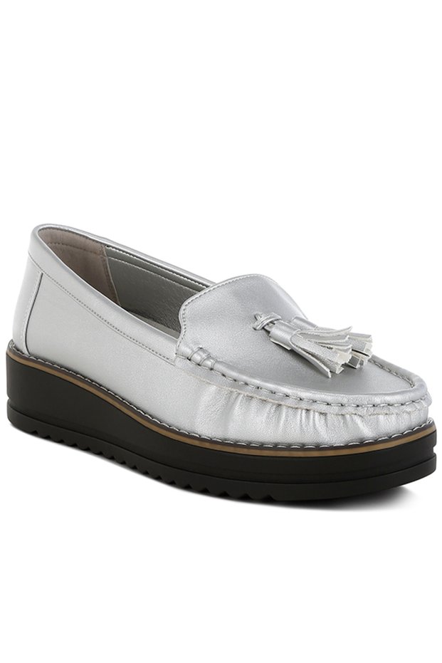 Women Metallic Tassel Detail Loafers in Silver