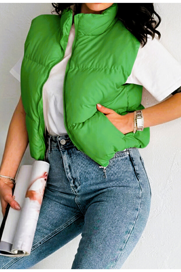 women's mock neck zip-up short puffer vest with side pockets