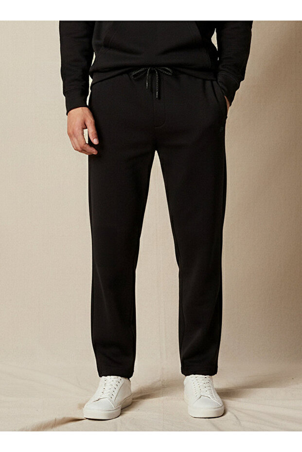 Men Relaxed Fit Joggers with Pockets