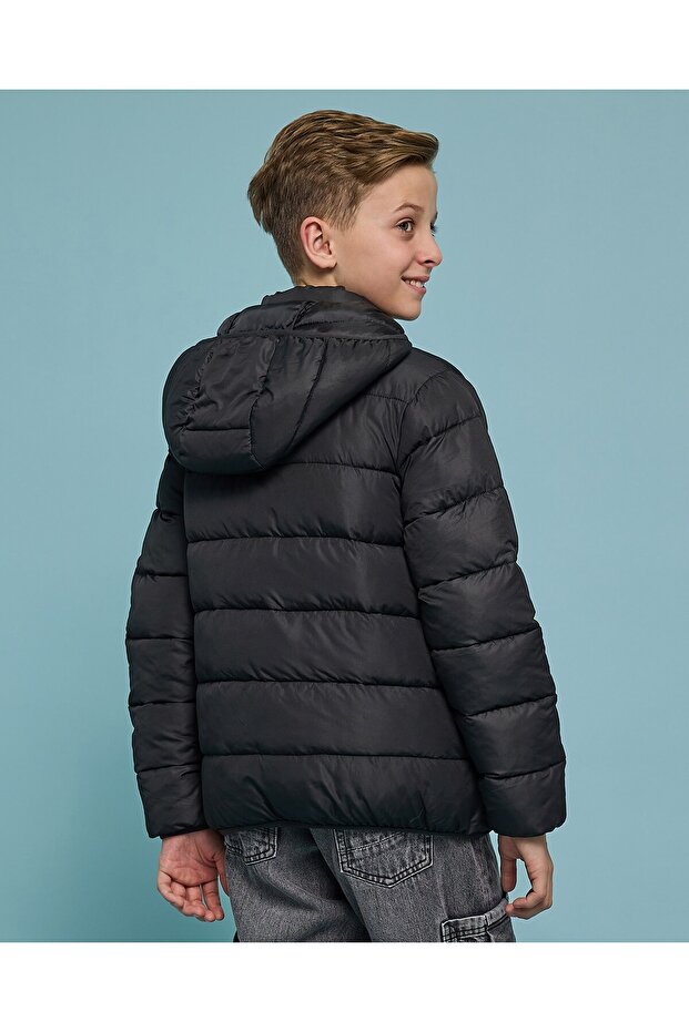 Solid Hooded Jacket With Zipper Closure - 5