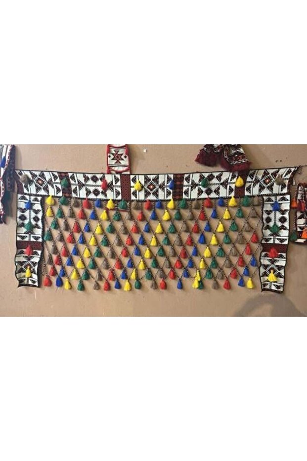 زينة من شرابات بطول 3 أمتار