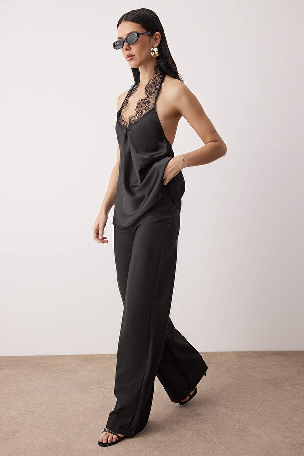 Siyah V Yaka Dantel Detaylı Saten Party Bluz TPRAW26BZ00065 - 3