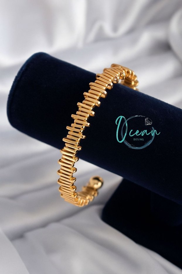 Premium Steel Gold Dorika Women's Bracelet – Long-Lasting & Stylish