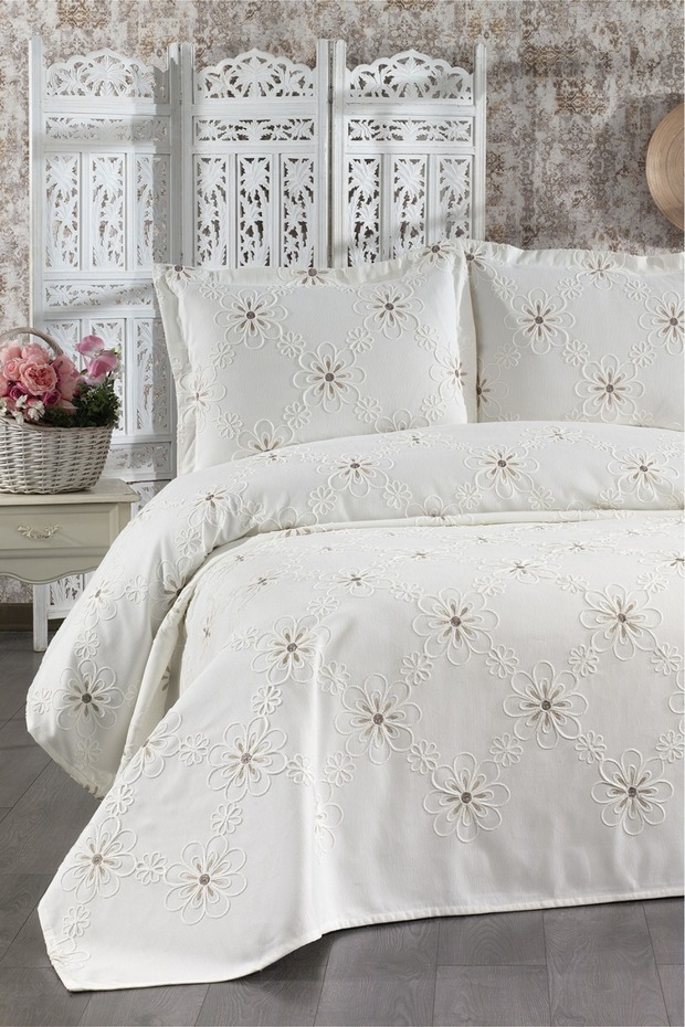 Dream Embroidered Chenille 3-Piece Double Bedspread Cream