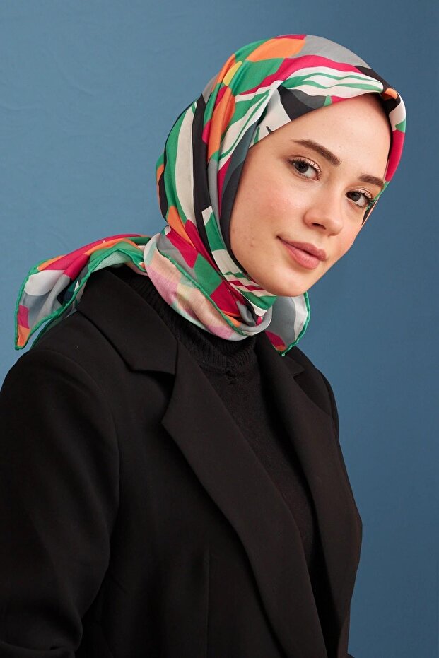 نموذج وشاح فيسكوز قطني أسود من دافني