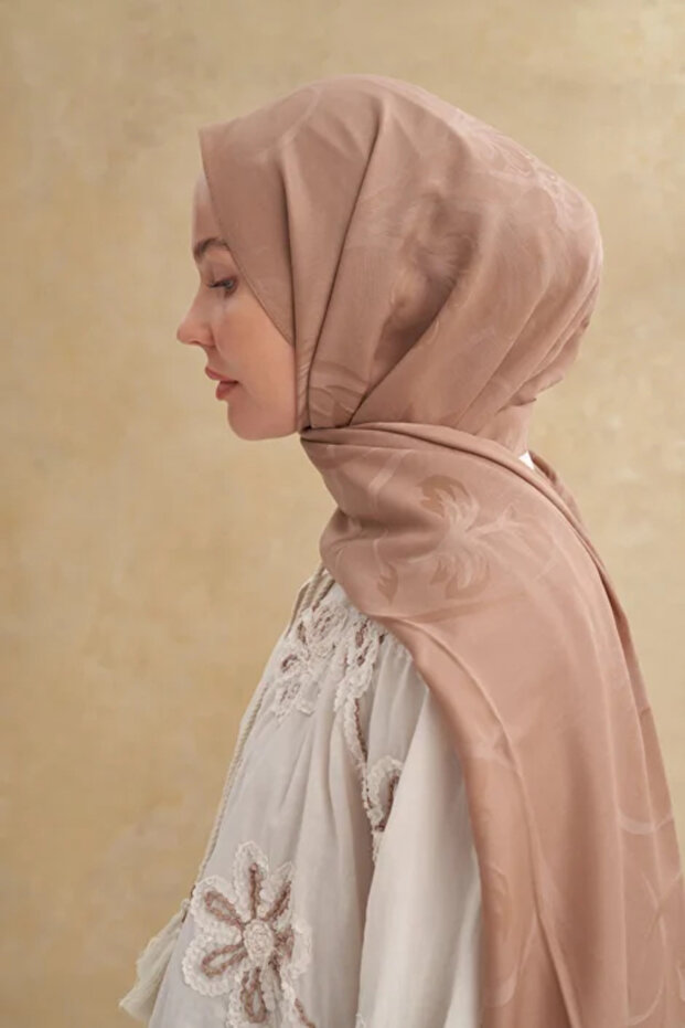 Bamboo Baroque Pattern Camel Shawl - 3