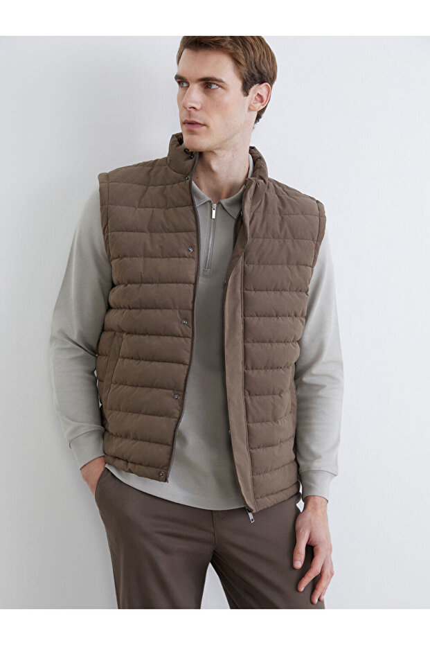 Mg Trenden Brown Standard Fit Mock Neck Men's Puffer Vest