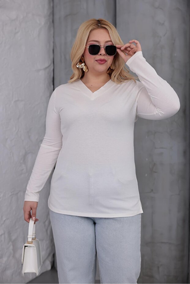 بلوزة كبيرة الحجم ذات رقبة على شكل حرف V - 1