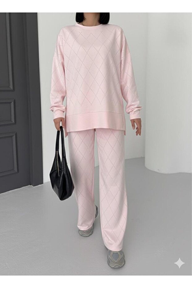 طقم سويت شيرت وبنطلون منقوش كبير الحجم - 1