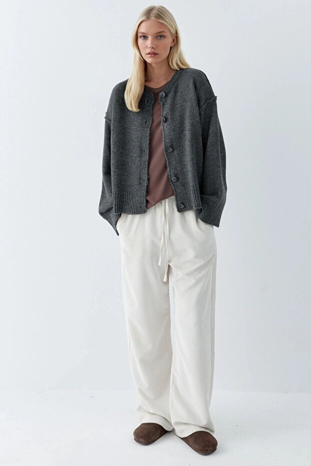 Rahat Düğmeli Triko Hırka - 5