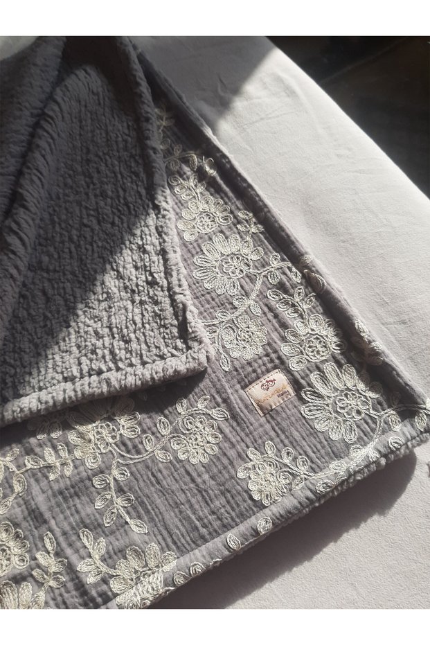 Luxury Brode Embroidered Muslin Baby Blanket with Fur Inside