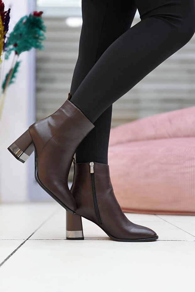 Ökçeli Kadın Bot - 5