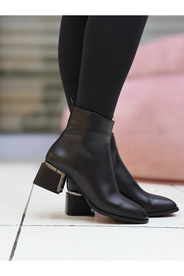 Ökçeli Kadın Bot - 2