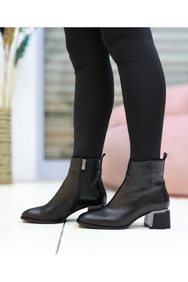 Ökçeli Kadın Bot - 3