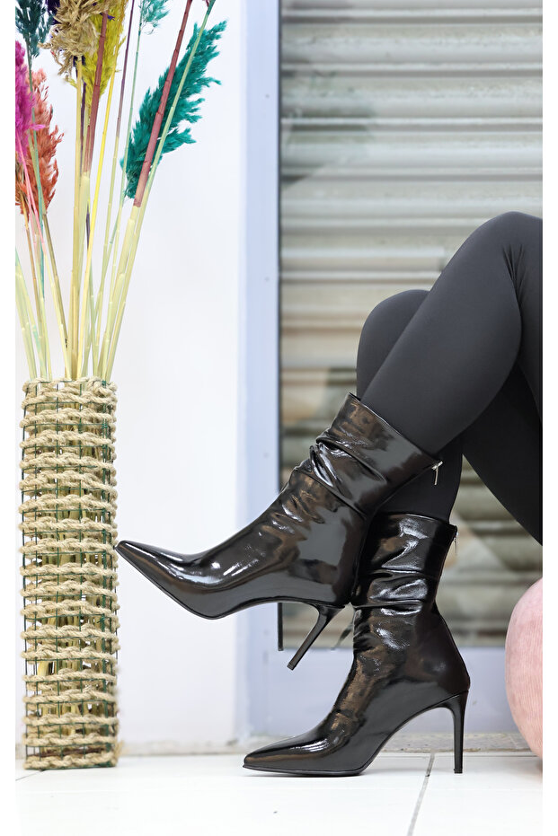 Ökçeli Kadın Bot - 5