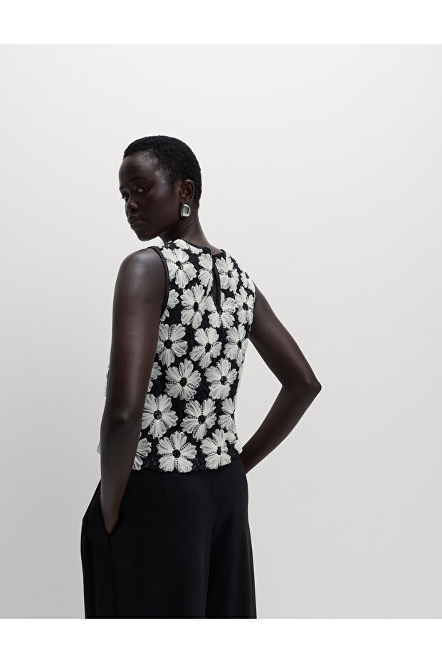 Çiçek İşlemeli Bluz - 5