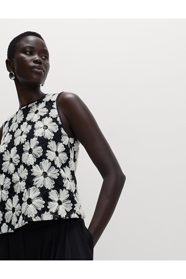 Çiçek İşlemeli Bluz - 1