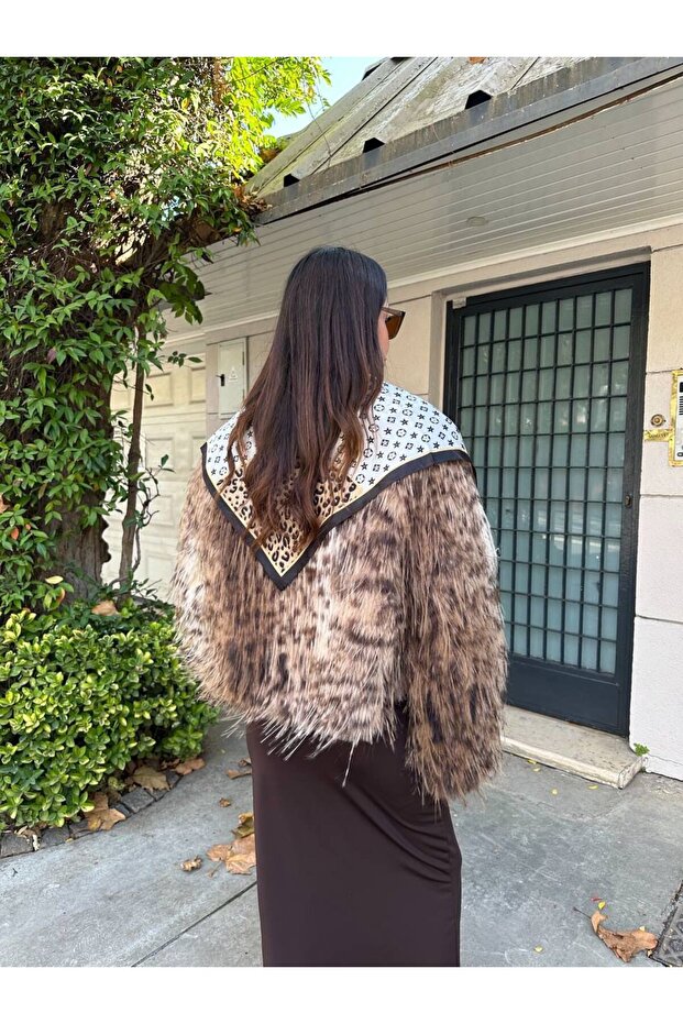 فرو مبطن ذو ملمس ناعم ونمط بني - 6