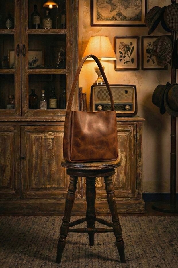 Genuine leather shoulder bag