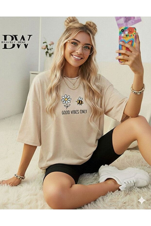 Good Vibes Only (Daisy-Bee) Printed Women's Crew Neck Tshirt