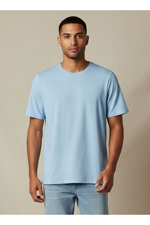 Men Slim Fit Round Neck Short Sleeve Popcorn Textured T-shirt