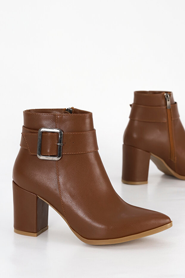 Hnm 001 Buckle Detailed Zippered Boots