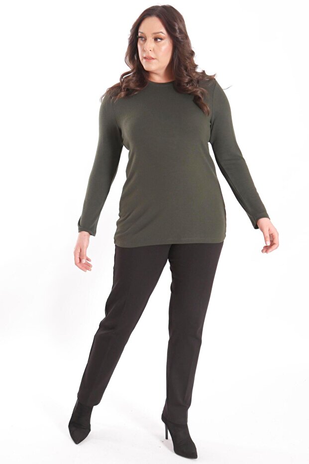 بلوزة تريند 42 بلس كبيرة الحجم بياقة دائرية أساسية باللون الكاكي - 4