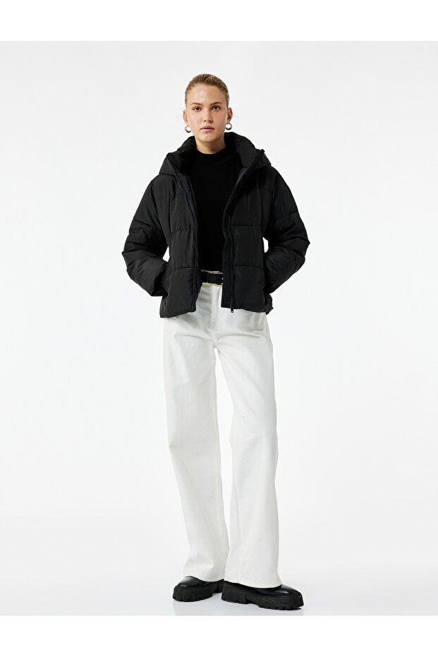 Water-Repellent Hooded Long-Sleeve Pocketed Zip-Up Short Puffer Jacket