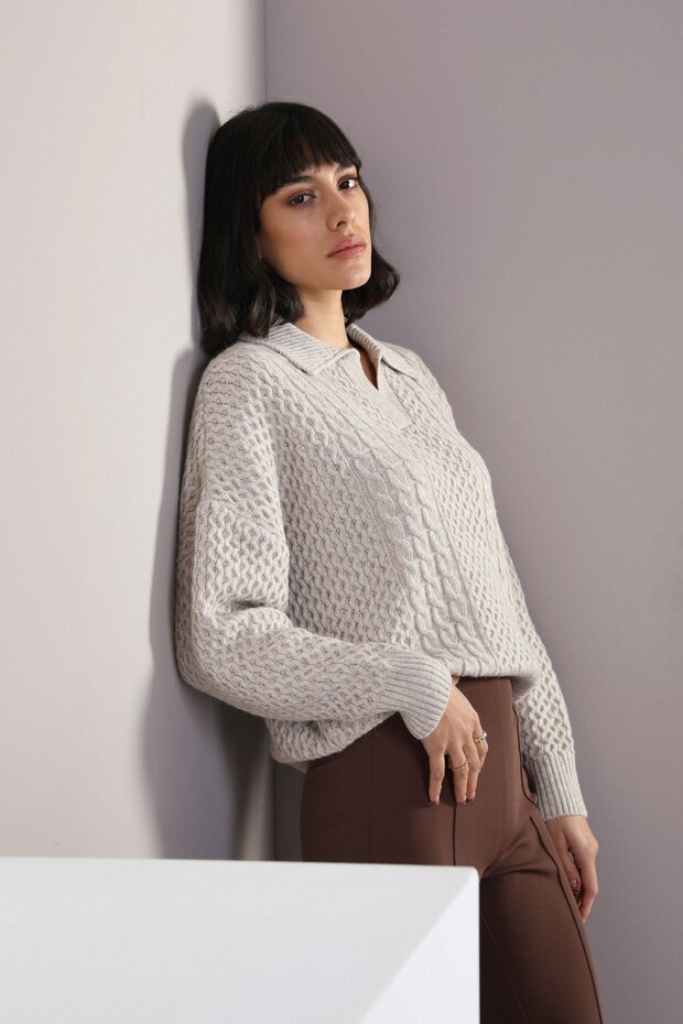 A.Beige Long Sleeve Shirt Collar Woolen Hair Knitting Patterned Women's Knitwear Sweater