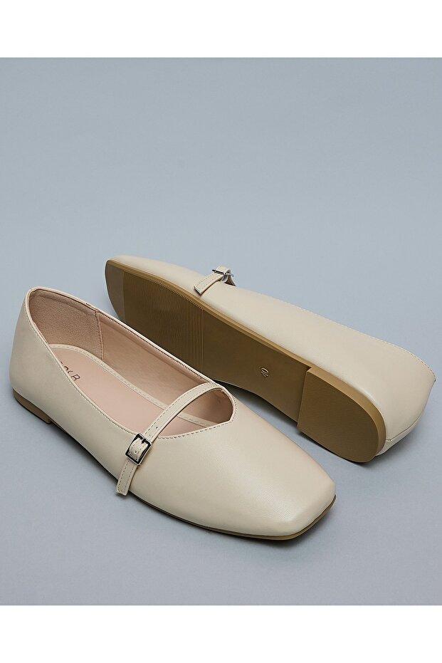 حذاء ماري جين ذو مقدمة مربعة صلبة - 4