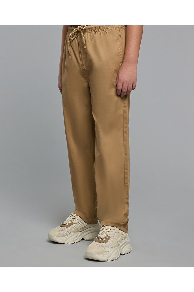 Solid Woven Pants With Drawstring Waist - 3