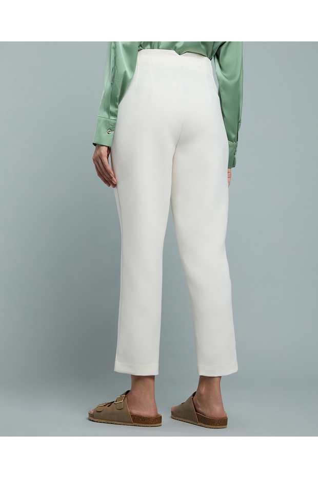 Solid Tapered Pants With Button Closure - 4