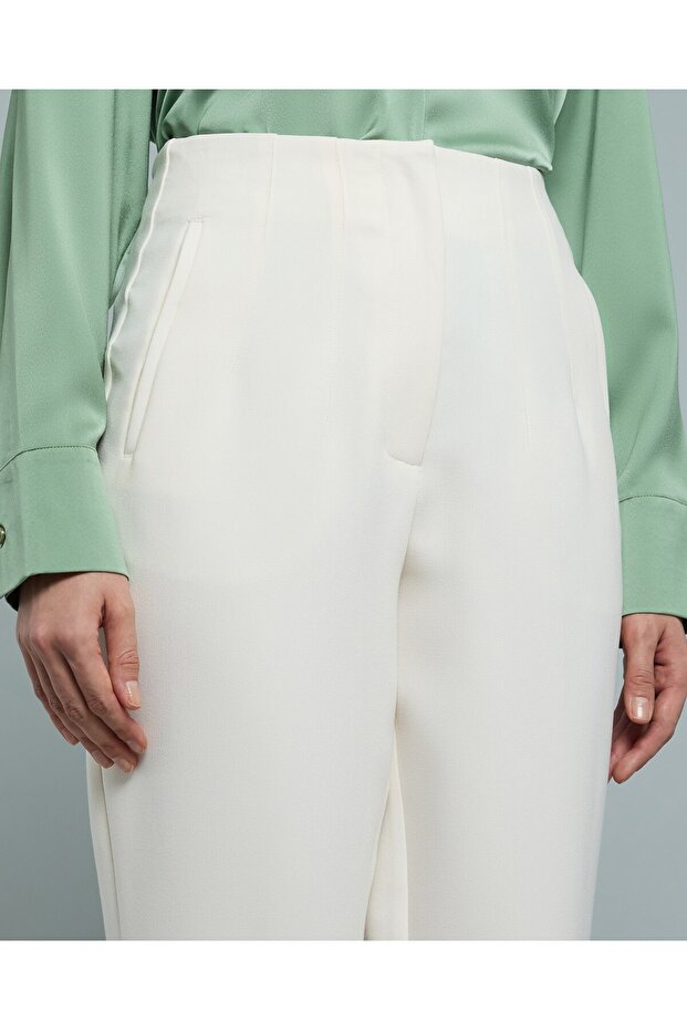 Solid Tapered Pants With Button Closure - 6