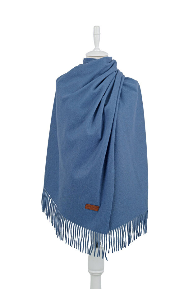 شال شتوي بلون أزرق سادة - 1