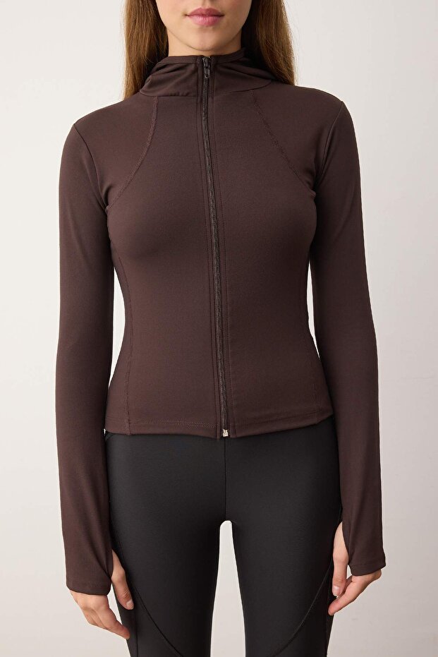 Kahverengi Soft Fırçalı Kumaş Kapüşonlu ve Reflektör Baskılı Örme Spor Ceket THMAW26SK00000 - 3