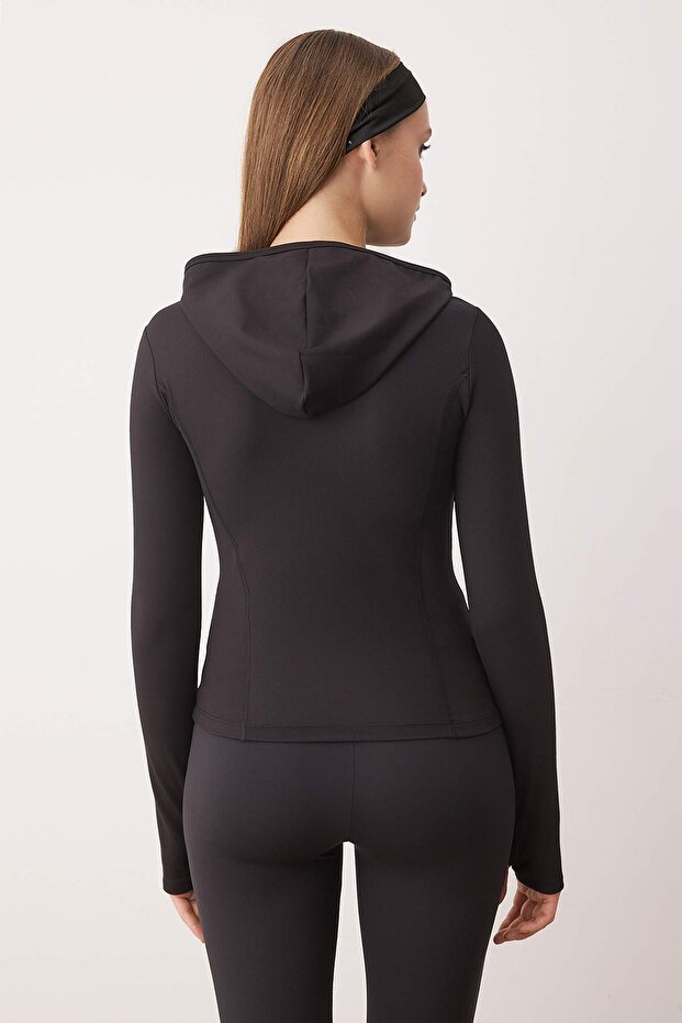 Siyah Soft Fırçalı Kumaş Kapüşonlu ve Reflektör Baskılı Örme Spor Ceket THMAW26SK00000 - 3
