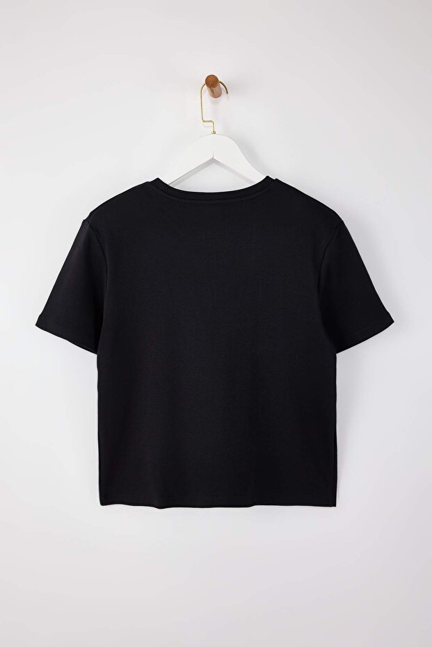 Wardrobe Essentials-Siyah Regular/Normal Kalıp Vatkalı Örme T-Shirt TWOSS26TS00005 - 6