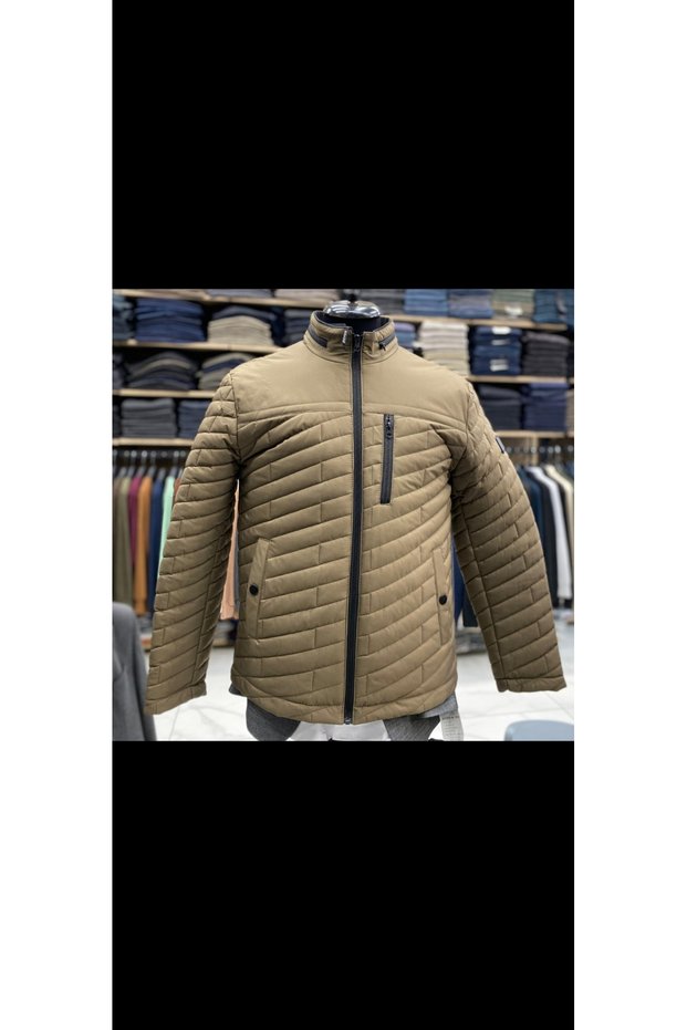 Classic Winter Men's Coat Is Lightweight and Has a Regular Fit.