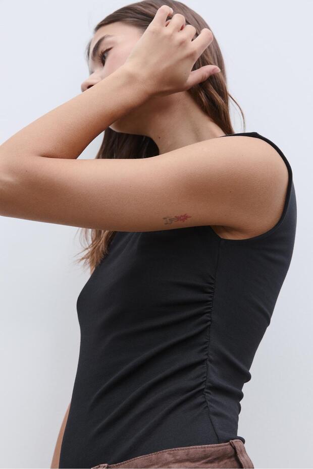 Büzgülü basic fitted t-shirt - 4