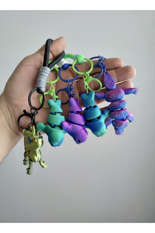 1 Piece Colorful Keychain with Animal Figures Giraffe, Dolphin and Lizard Fun (Mixed Shipping)