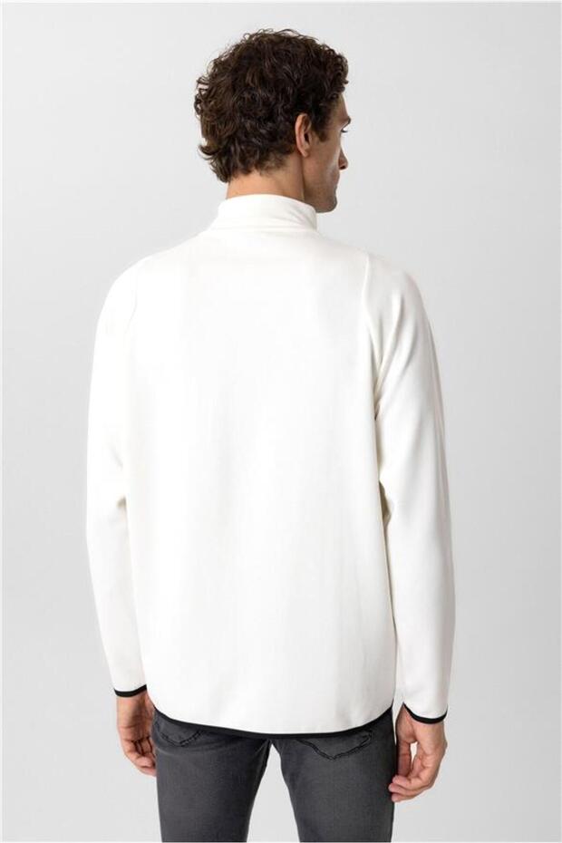 ملابس تريكو بيضاء عادية مسطحة بنصف ياقة مدورة - 6